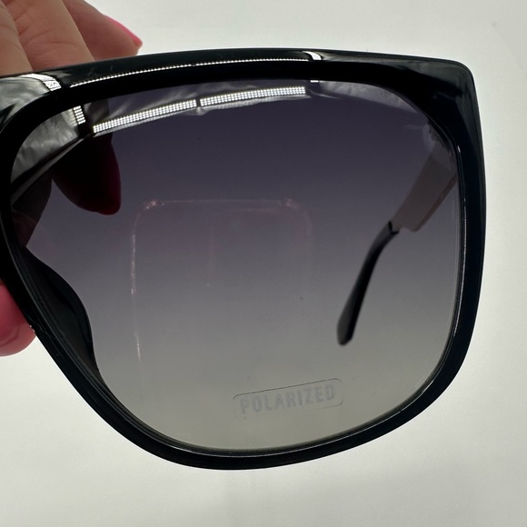 Quay No Curfew Oversized Shield Black Polarized Sunglasses NEW with Hard Case - Picture 11 of 16